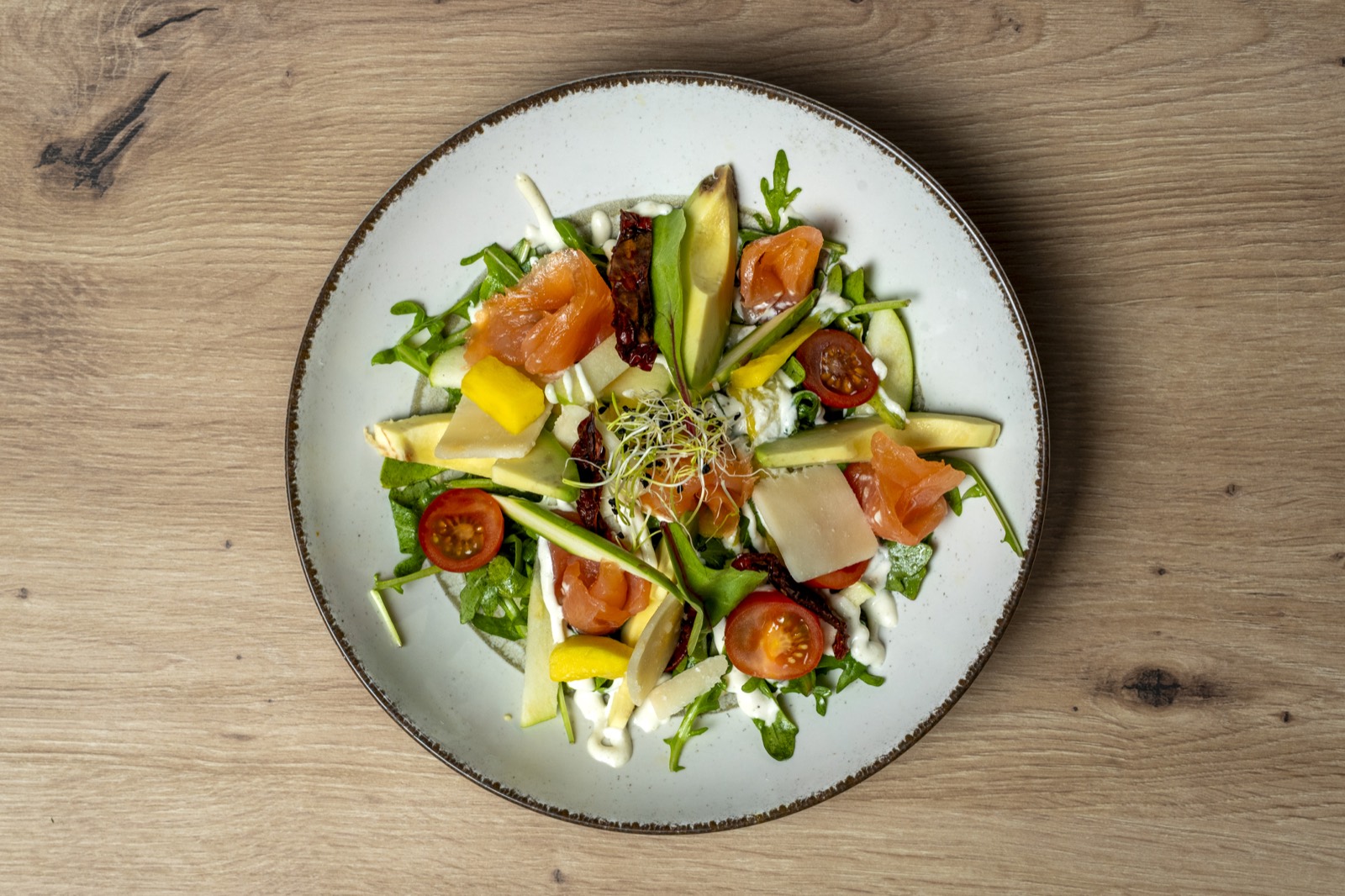 Ensalada de salmón en Nayam