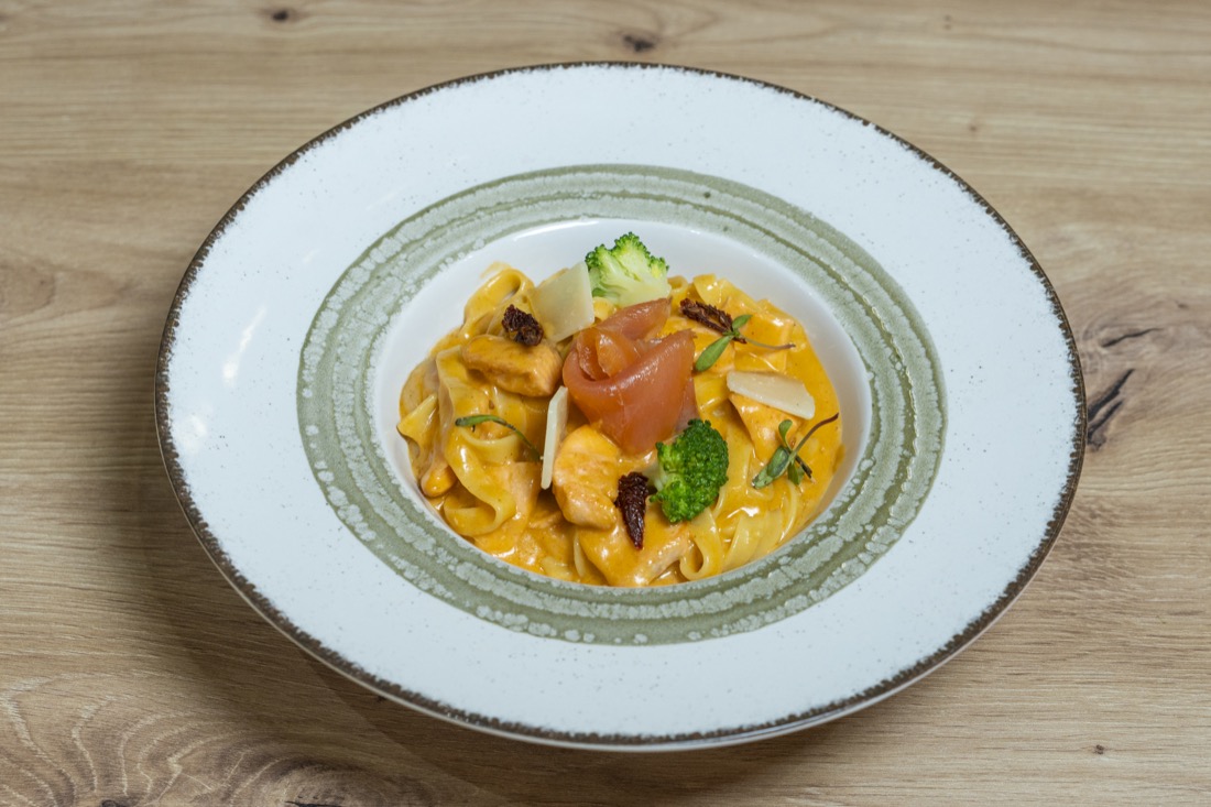 Tagliatelle al Salmón en Nayam